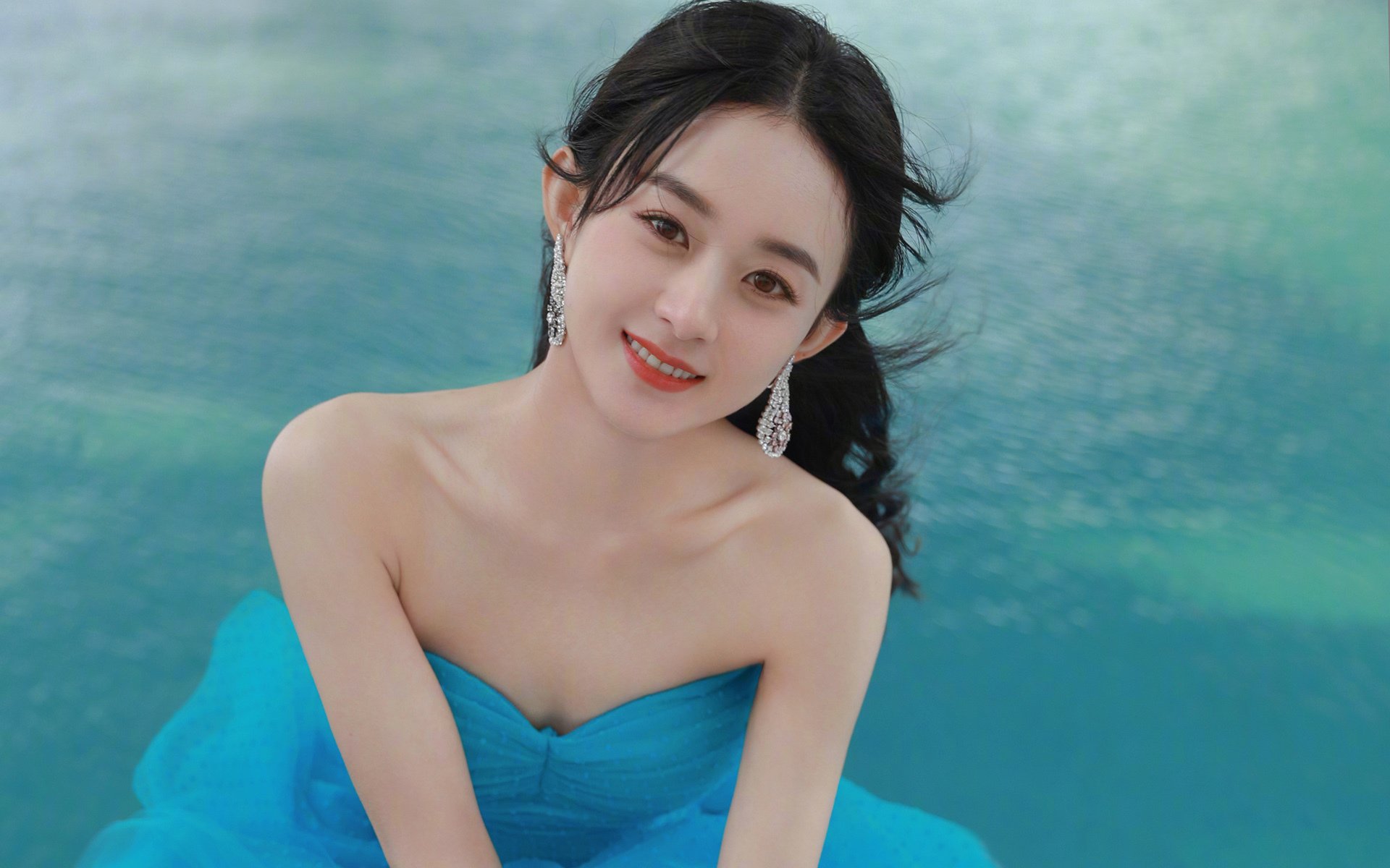 林丹为羽毛球训练营担任客座导师,林丹羽毛球训练视频