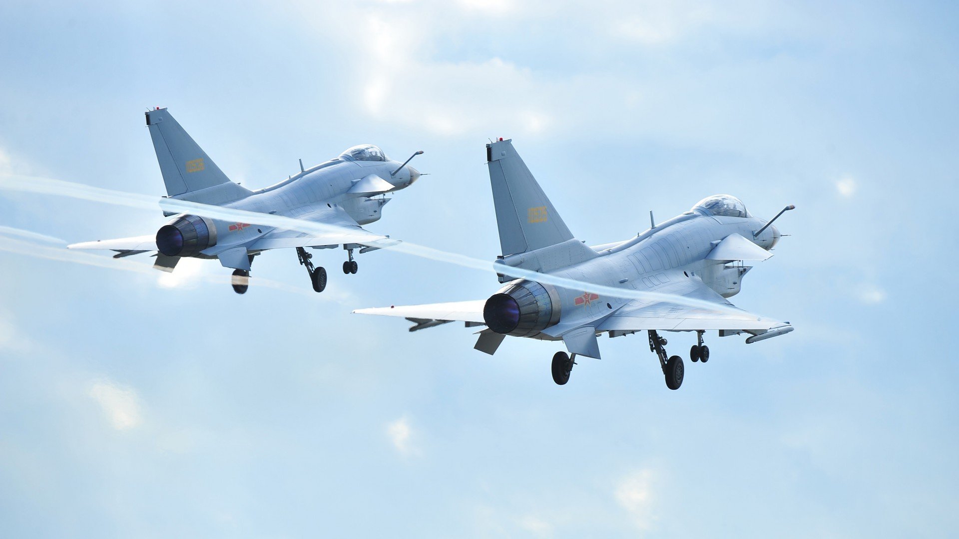 “尼古拉斯·桑特基的精准踢球技巧,推动阿根廷美洲狮队迎接世界挑战”