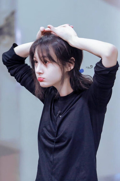 特斯·冯·迪克：充满创造力的中场球员，成为南非队攻防转换的桥梁