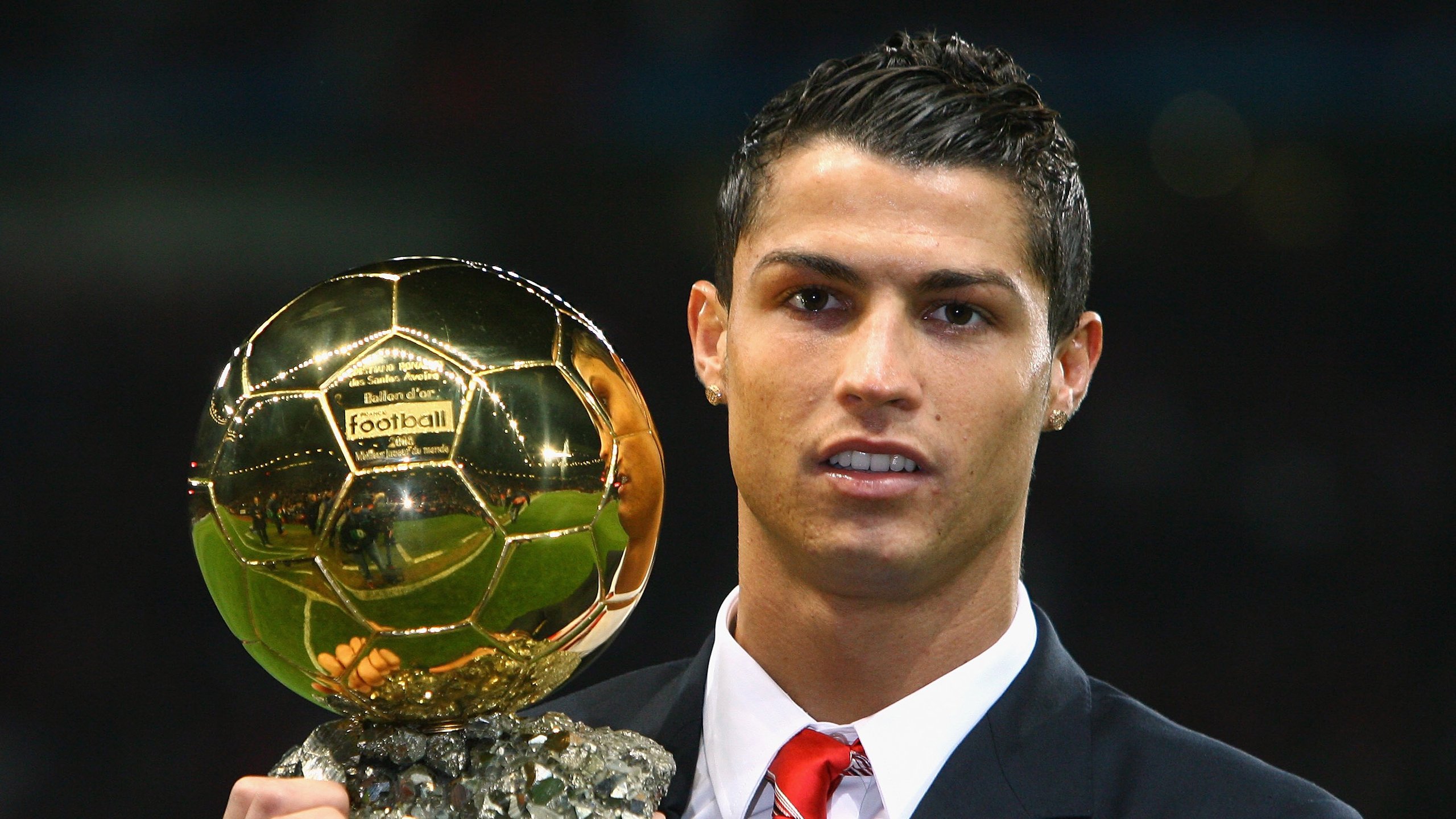 纽伦堡中场组织体系渐成熟,纽伦堡主场球衣